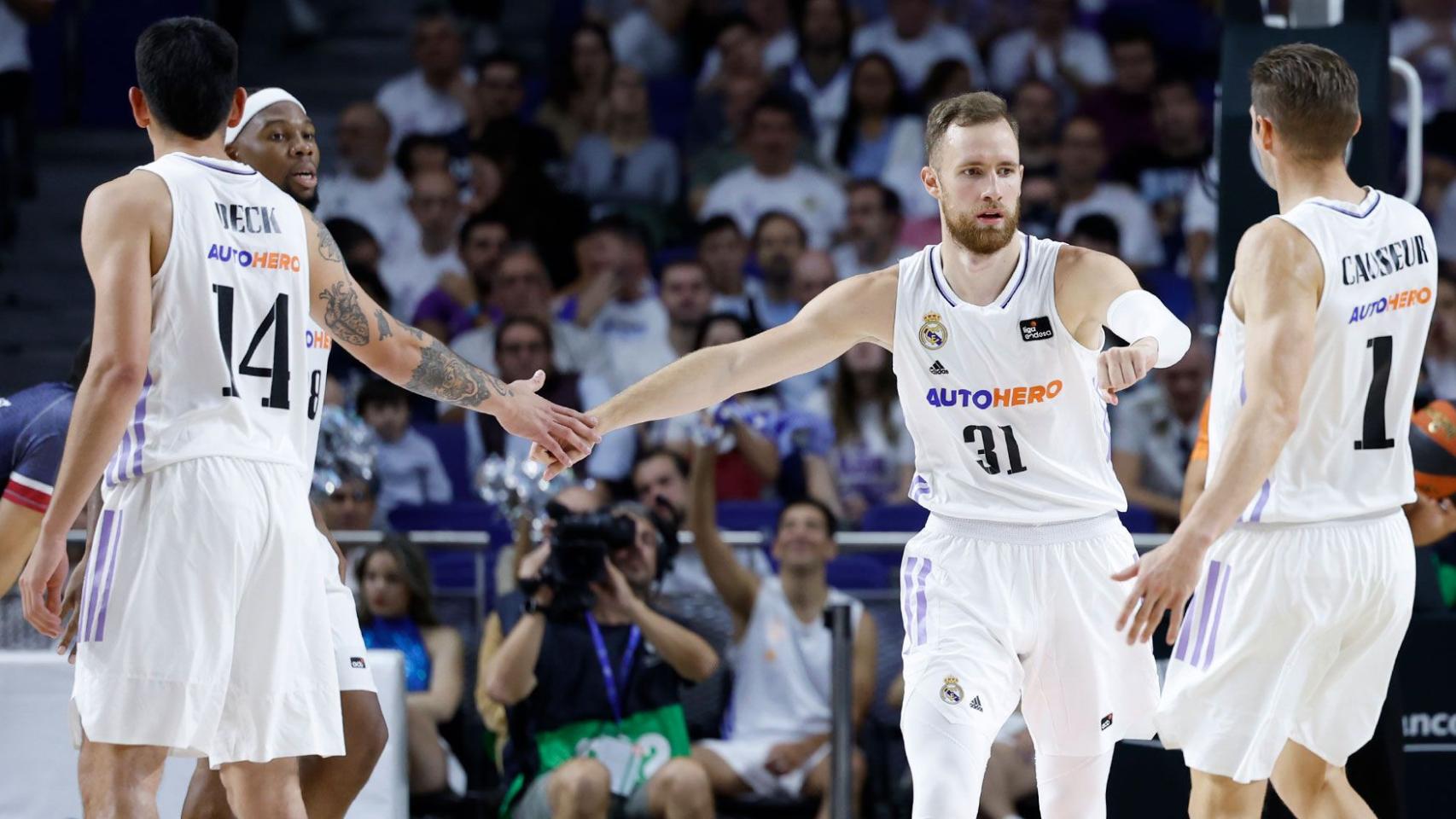 Dzanan Musa celebra con sus compañeros en el WiZink Center