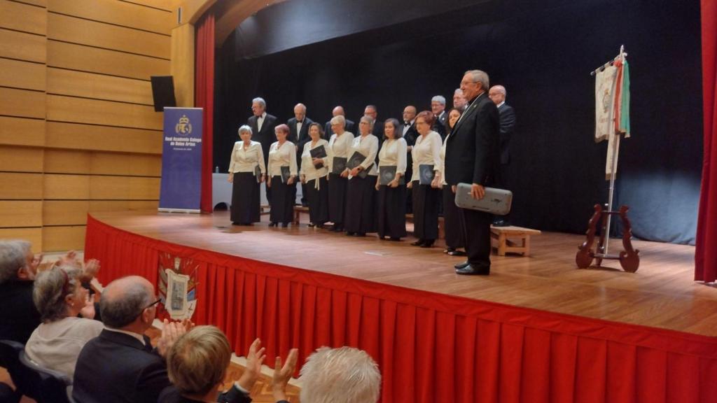 Entrega de la Medalla de Oro Marcial de Adalid a la Coral Polifónica de Betanzos.