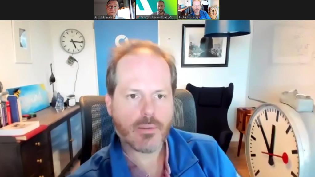 Sacha Labourey, jefe de estrategia de CloudBees, durante su entrevista virtual con el periodista de D+I Julio Miravalls.