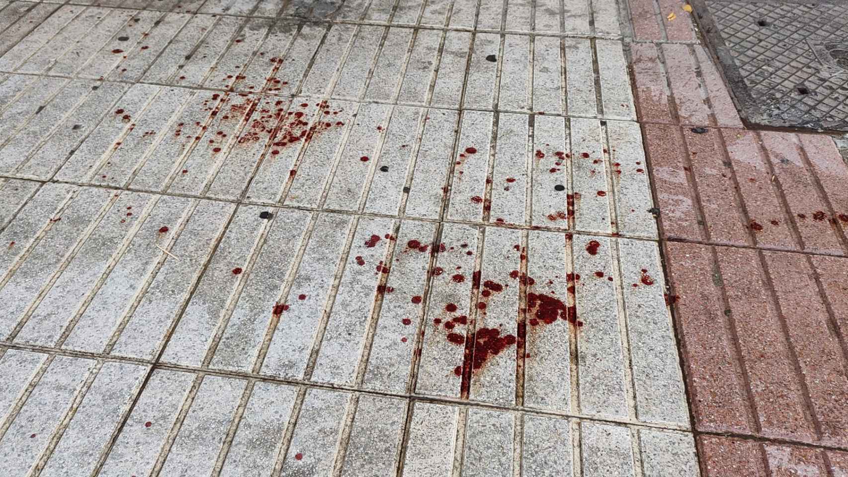 Restos de sangre en el lugar del suceso en Fuenlabrada.