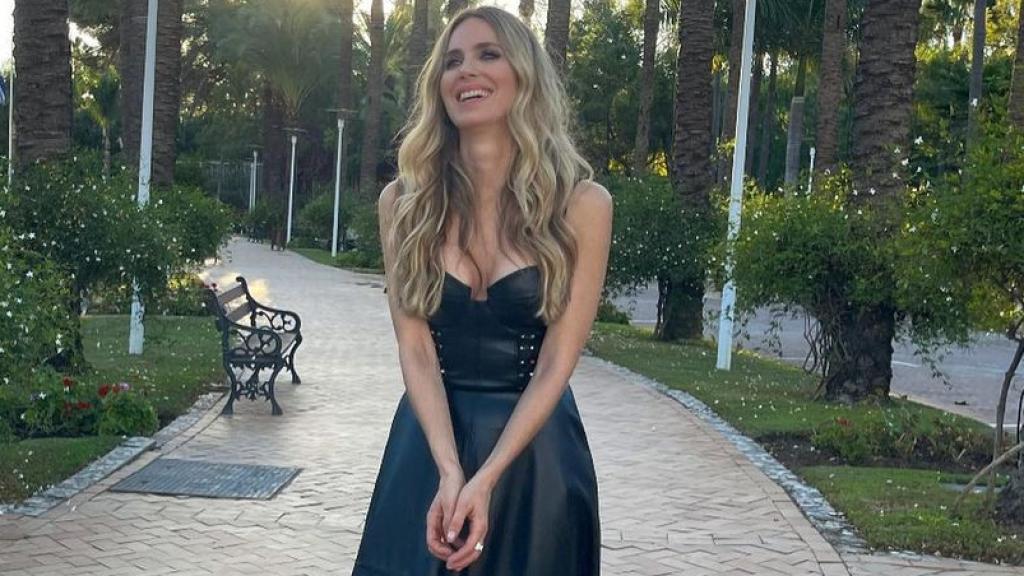 Vanesa Romero con su nuevo vestido de falso cuero.