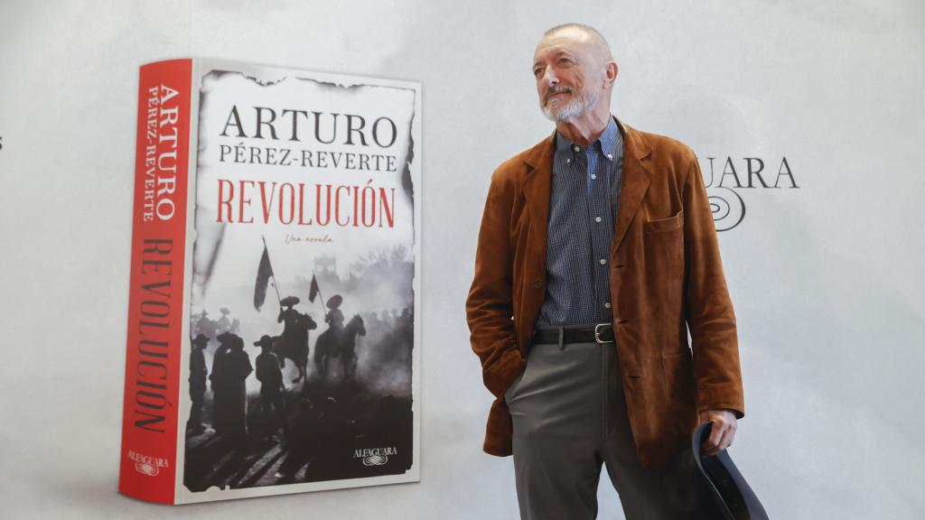 Arturo Pérez-Reverte durante la presentación de su nueva novela. Foto: Juan Carlos Hidalgo (Efe)