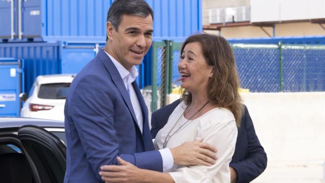 El presidente en funciones Pedro Sánchez, junto a Francina Armengol en una imagen de archivo.