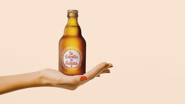 Estrella Galicia recupera una de sus botellas más icónicas 116 años después