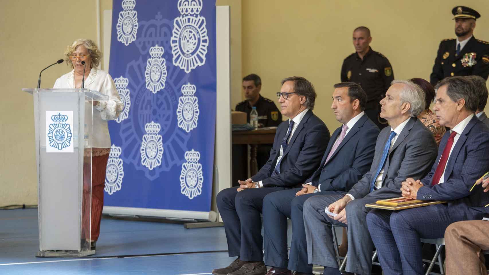 Autoridades en la festividad del Día de la Policia Nacional en Salamanca