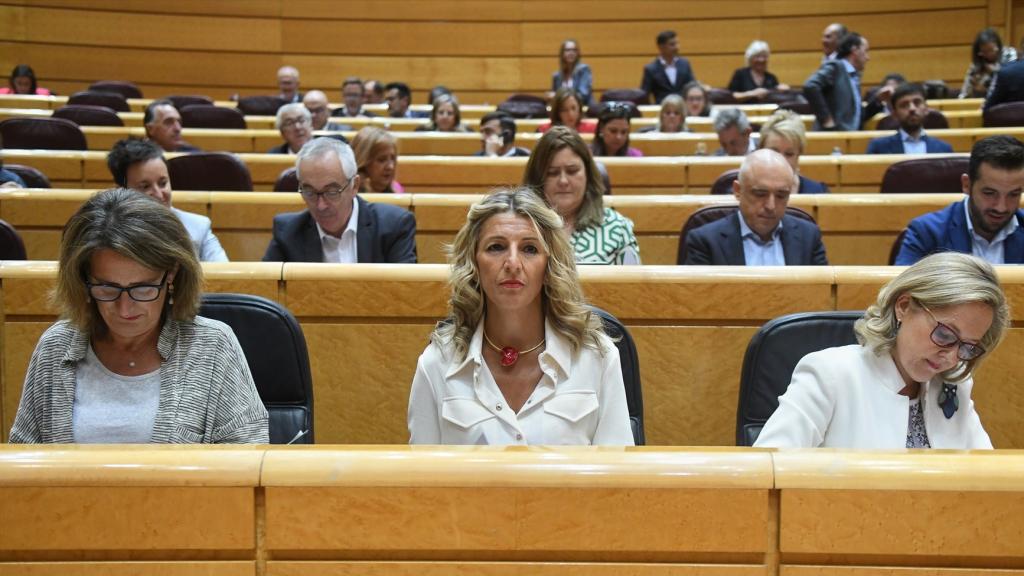 (I-D) La vicepresidenta y ministra para la Transición Ecológica y el Reto demográfico, Teresa Ribera; la vicepresidenta segunda y ministra de Trabajo, Yolanda Díaz; y la vicepresidenta primera y ministra de Asuntos Económicos y Transformación Digital, Nadia Calviño.