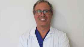 El doctor Andrés Valdés, cirujano maxilofacial y especialista en Implantología avanzada de IMED Dental Elche.