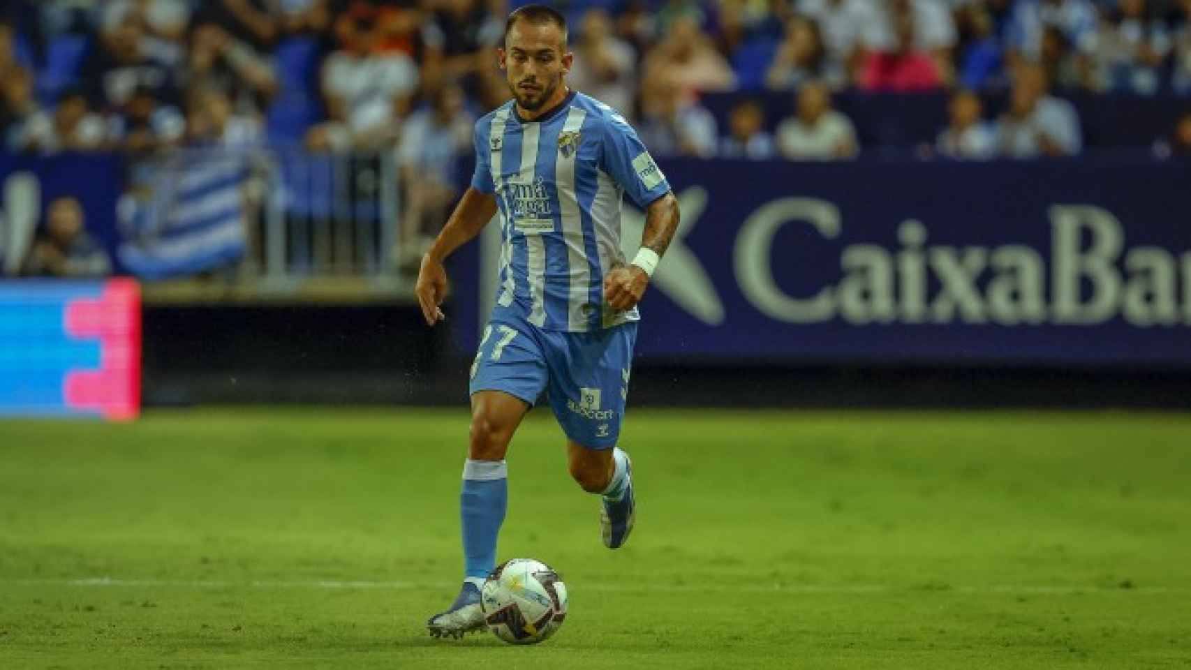 Víctor Olmo durante un partido con el Málaga CF esta temporada