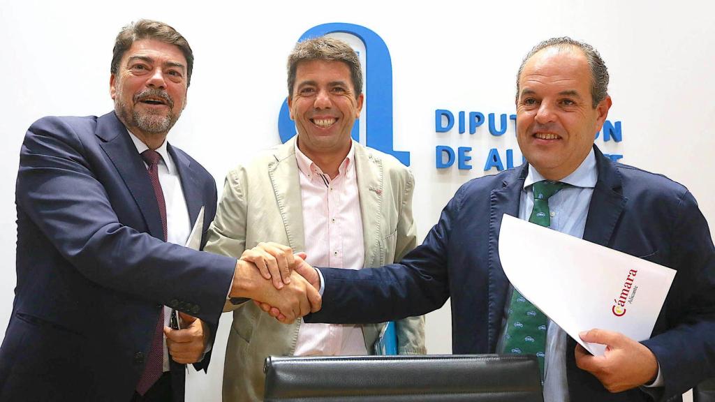 Luis Barcala, Carlos Mazón y Carlos Baño, en la presentación de la campaña.