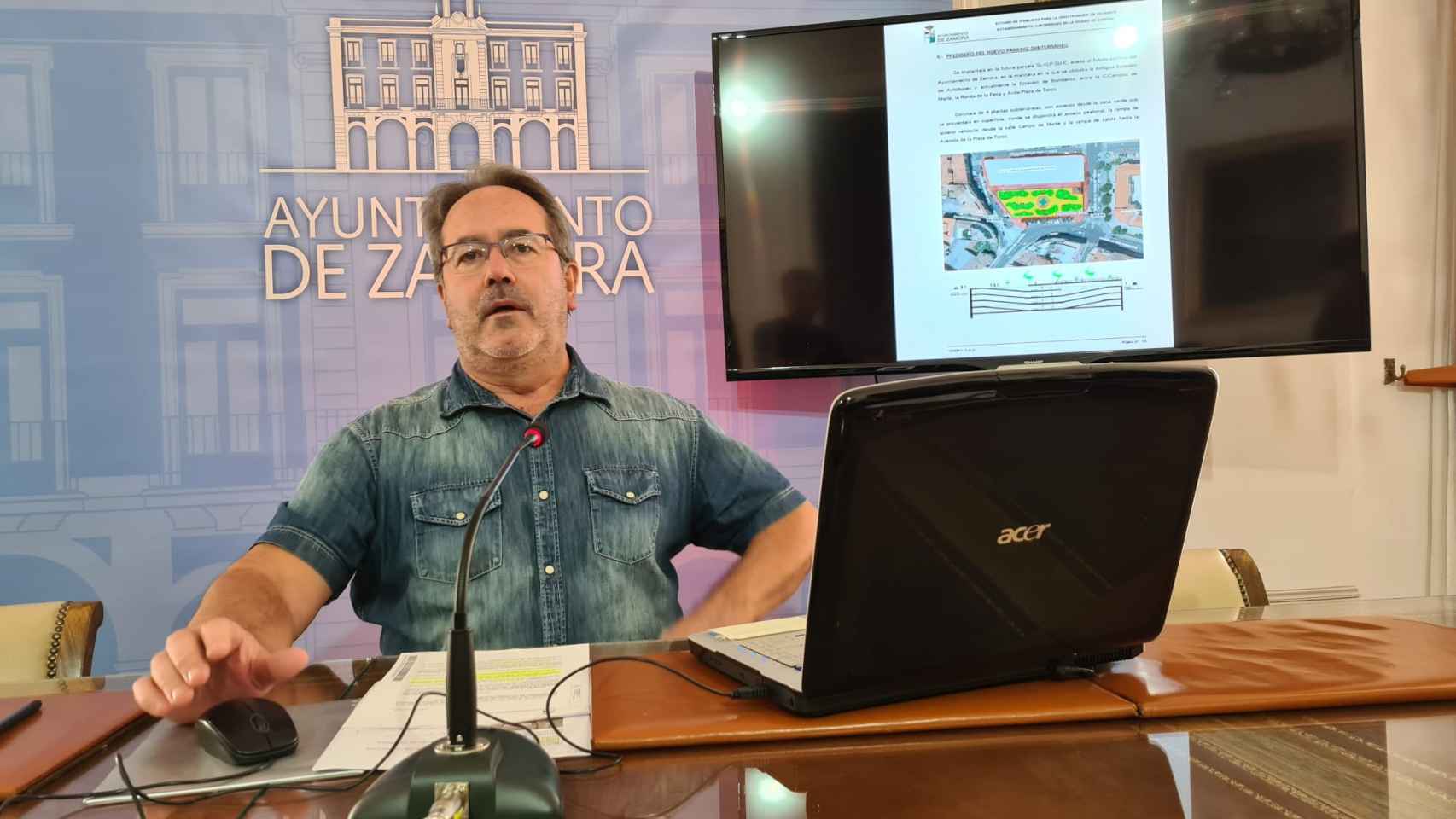 El alcalde de Zamora, Francisco Guarido, presenta el proyecto para construir un nuevo aparcamiento subterráneo en Zamora