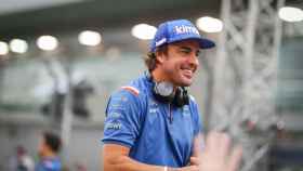 Fernando Alonso en el paddock del Gran Premio de Singapur