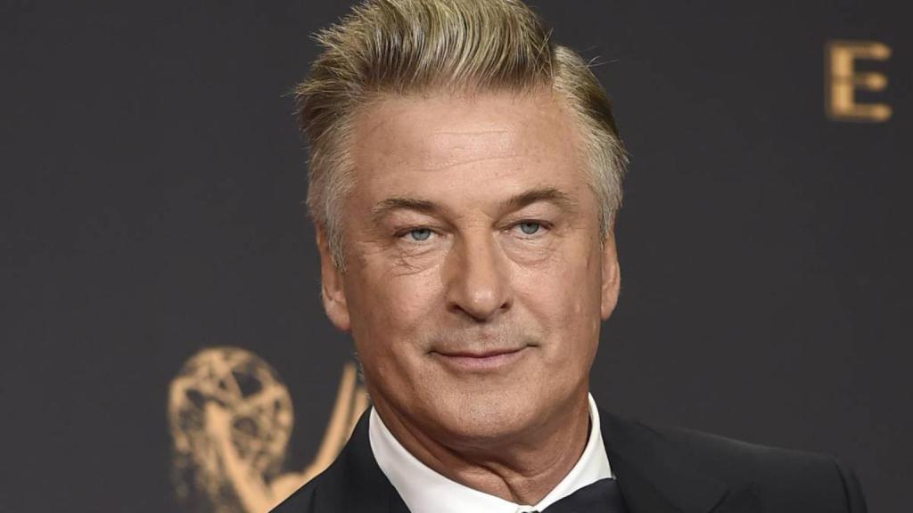 Alec Baldwin llega a un acuerdo con la familia de la cineasta a la que mató por accidente en un rodaje