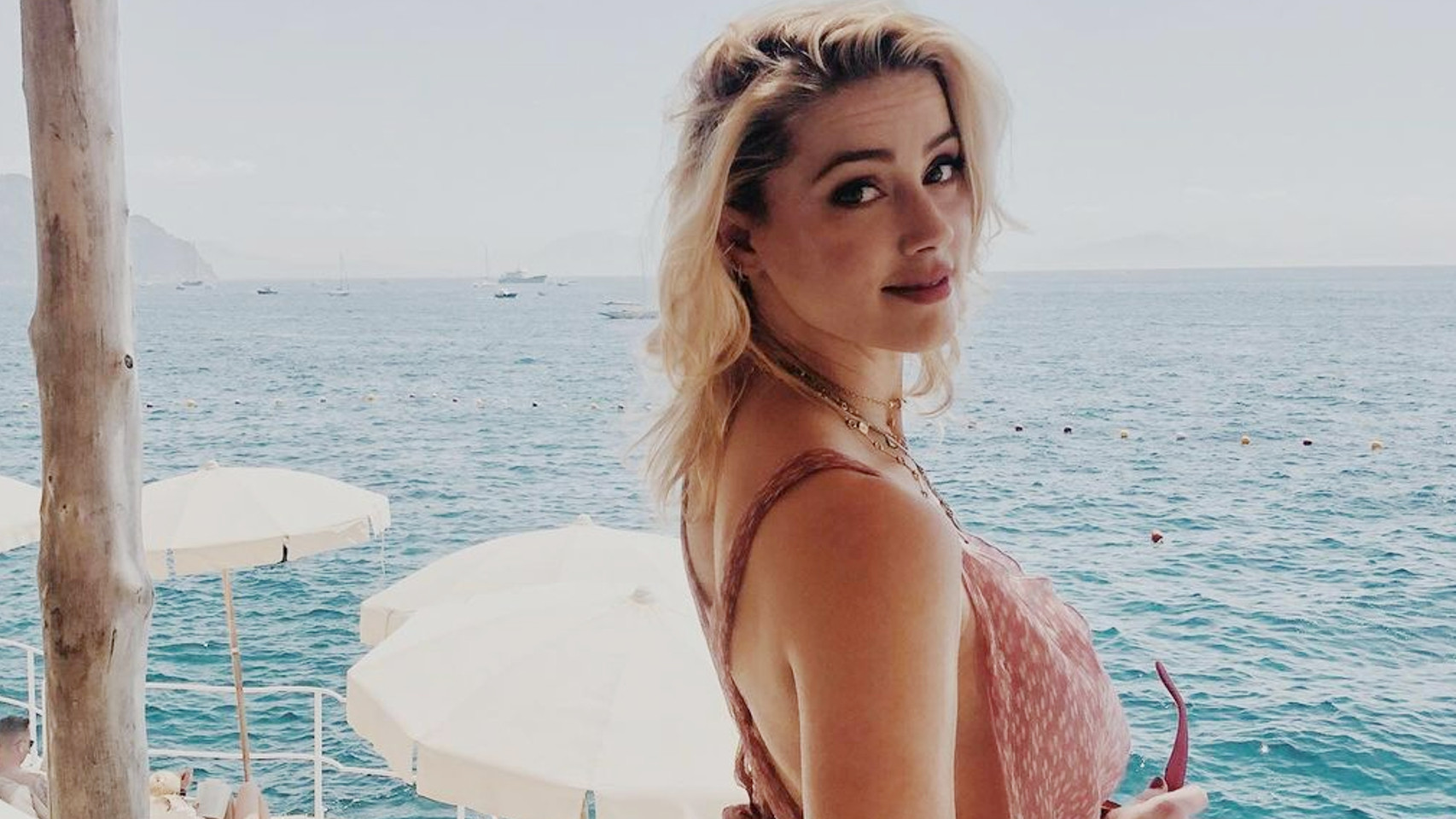 Amber Heard es una vecina más del humilde pueblo de Costitx.