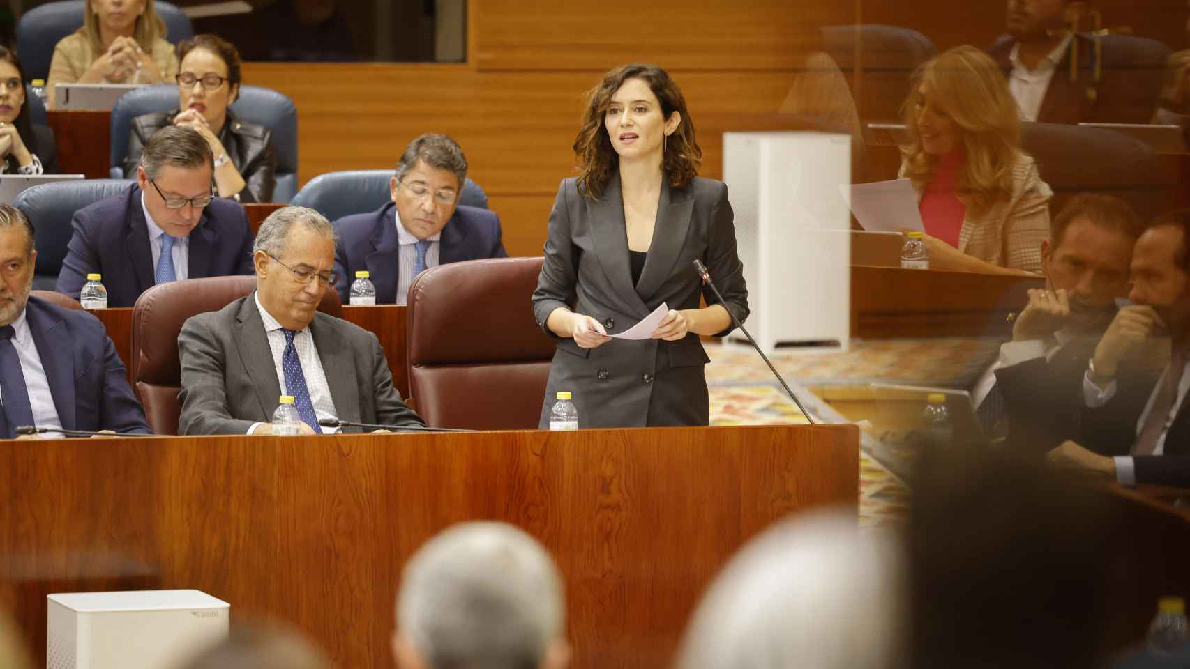 La presidenta de la Comunidad de Madrid, Isabel Díaz Ayuso, en el pleno de este jueves.
