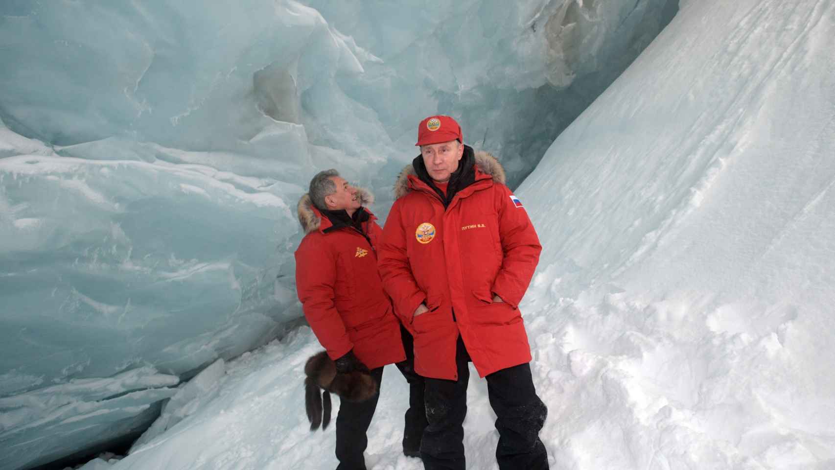 El presidente ruso, Vladímir Putin y su ministro de Defensa, Sergei Shoigu, en el Ártico.