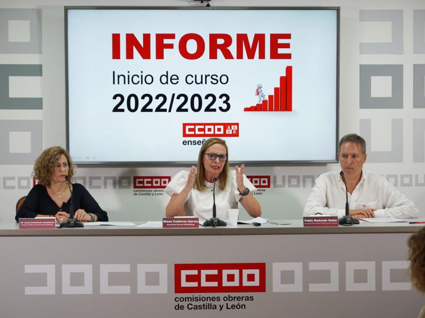 La secretaria de Enseñanza de CCOO Castilla y León, Elena Calderón; el secretario provincial de Valladolid, Pablo Redondo, y la adjunta de enseñanza pública no universitaria, María Jesús Castañeda, presentan el informe del inicio de curso escolar, este jueves.