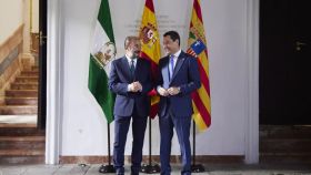 El presidente de Aragón, Javier Lambán, y el de Andalucía, Juanma Moreno, en el Palacio de San Telmo. Foto: Europa Press.