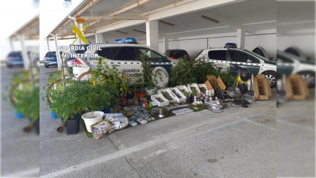 Material incautado a los detenidos.