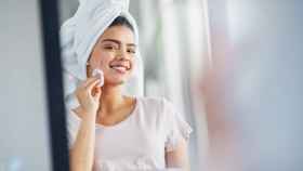 Lavarse la cara con agua con gas: así es la nueva tendencia para conseguir un rostro radiante.