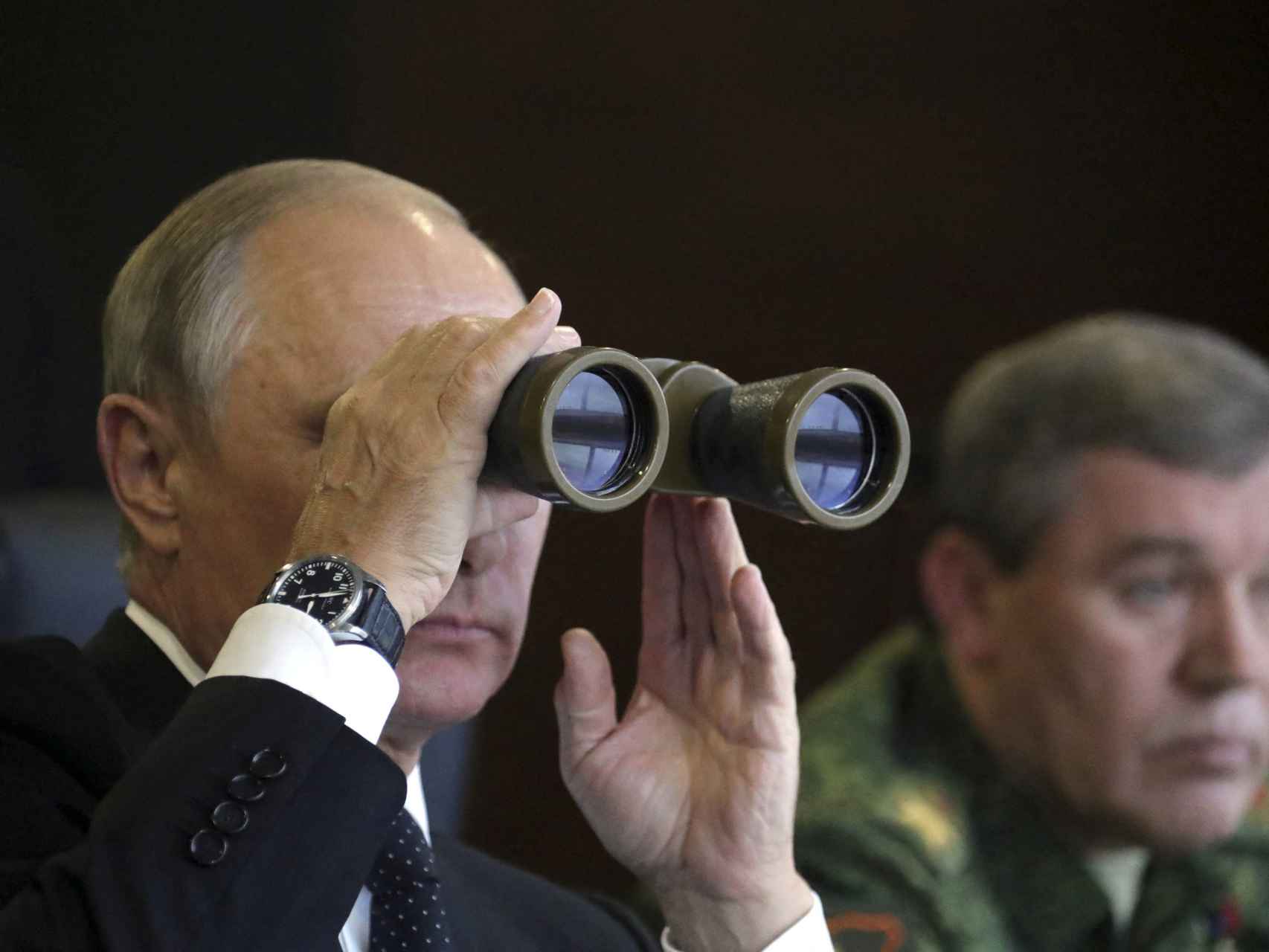 Putin, testigo de los juegos de guerra Zapad-2017 en la región de Leningrado.