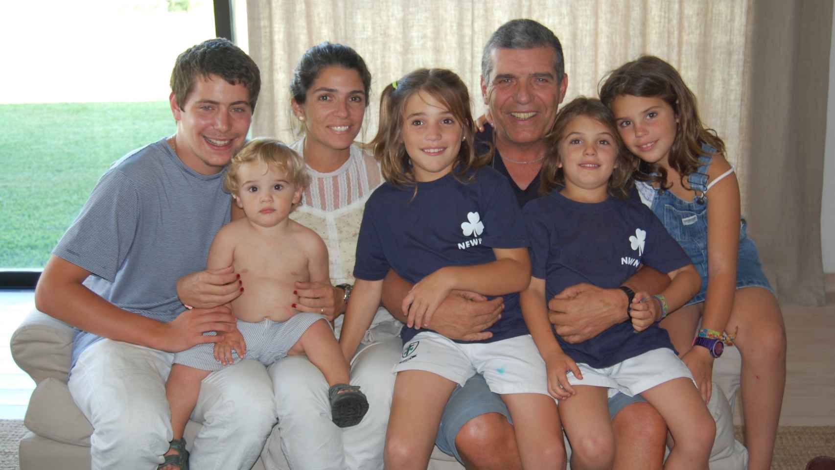 Carlitos con su Hijo Carlos Diego y su hija María Elena.