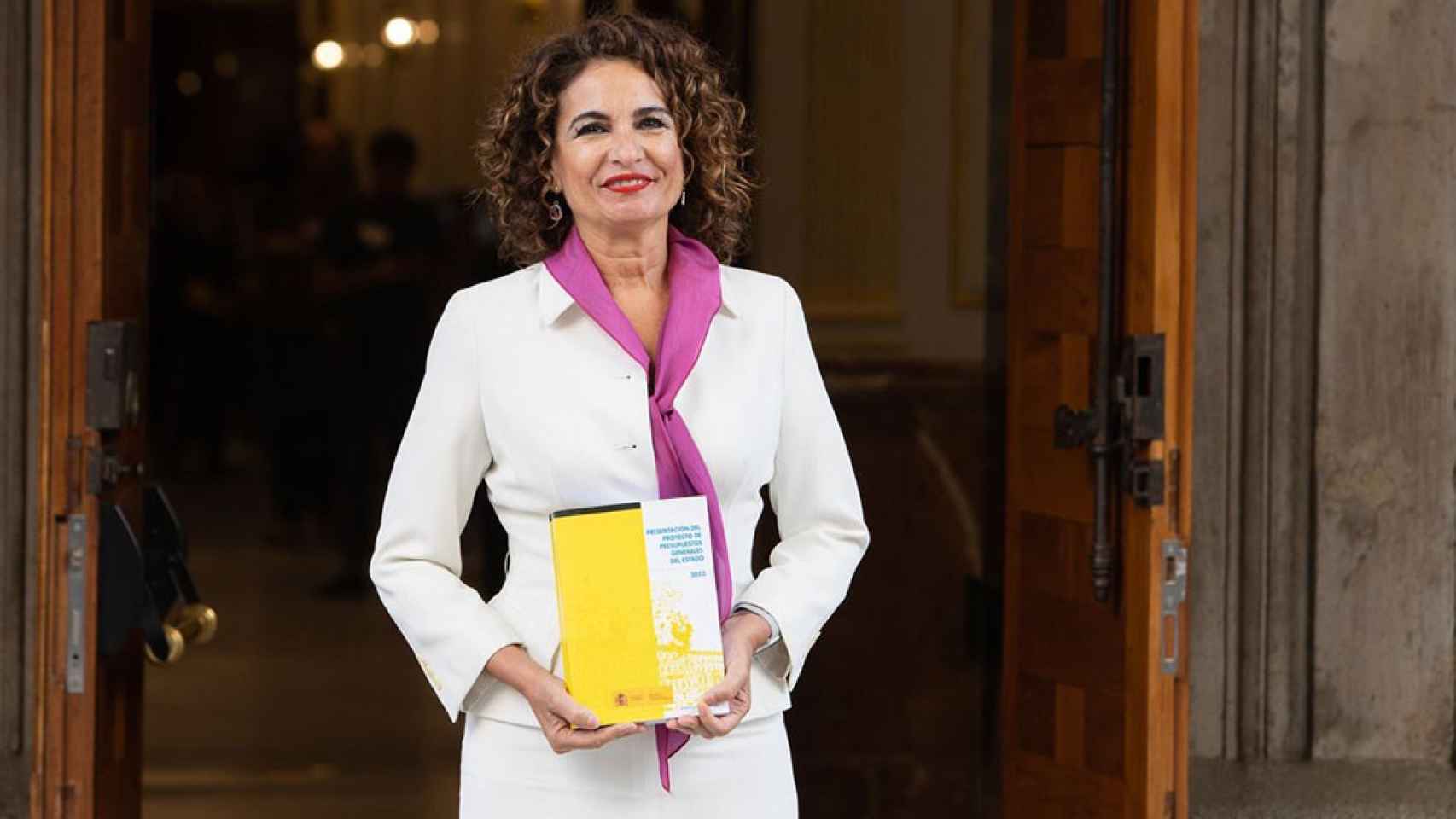 La ministra de Hacienda, María Jesús Montero, a su llegada al Congreso con el Proyecto de Presupuestos.