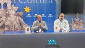 El director de la Fundación Salamanca Ciudad de Cultura, José Luis Barba, y el poeta Alfredo Pérez Alencart