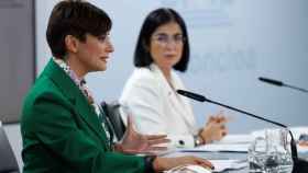La ministra portavoz del Gobierno, Isabel Rodríguez, y la ministra de Sanidad, Carolina Darias.