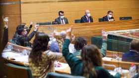PSOE y Compromís votan en un pleno reciente celebrado en la Diputación de Valencia.