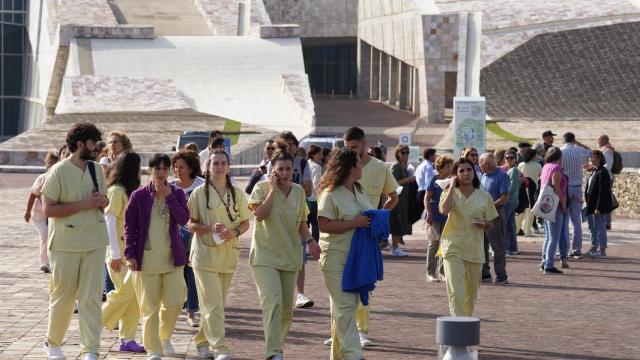 Desalojo por amenaza de bomba en la ciudad de la cultura de Santiago de Compostela. Los medios de los TEdax se retiraron sin encontrar ningún rastro de explosivo.