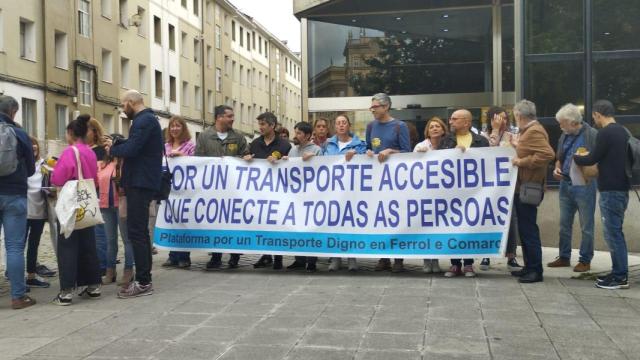 Concrentación esta mañana ante el edificio de la Xunta en Ferrol