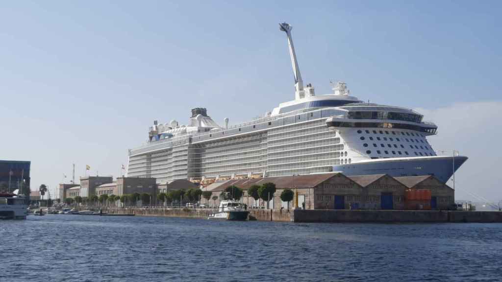 El ‘Anthem of the Seas’ atracado en el puerto de Vigo.