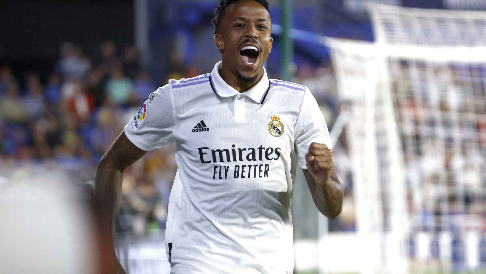 Militao celebra su gol con el Real Madrid.