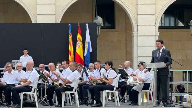 El alcalde de Alicante durante su discurso en los actos conmemorativos del 9 d'Octubre.