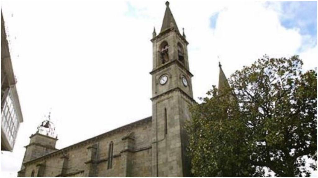 La Iglesia de Santiago y Torre del Reloj en Betanzos.