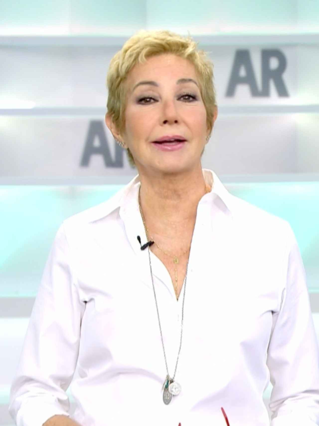La presentadora ha vuelto a apostar por el color blanco para iniciar su temporada.
