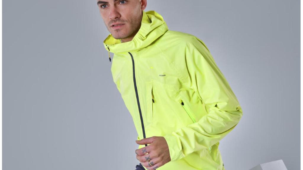 La locura por las chaquetas para la lluvia de Decathlon que te sirven para ir a correr
