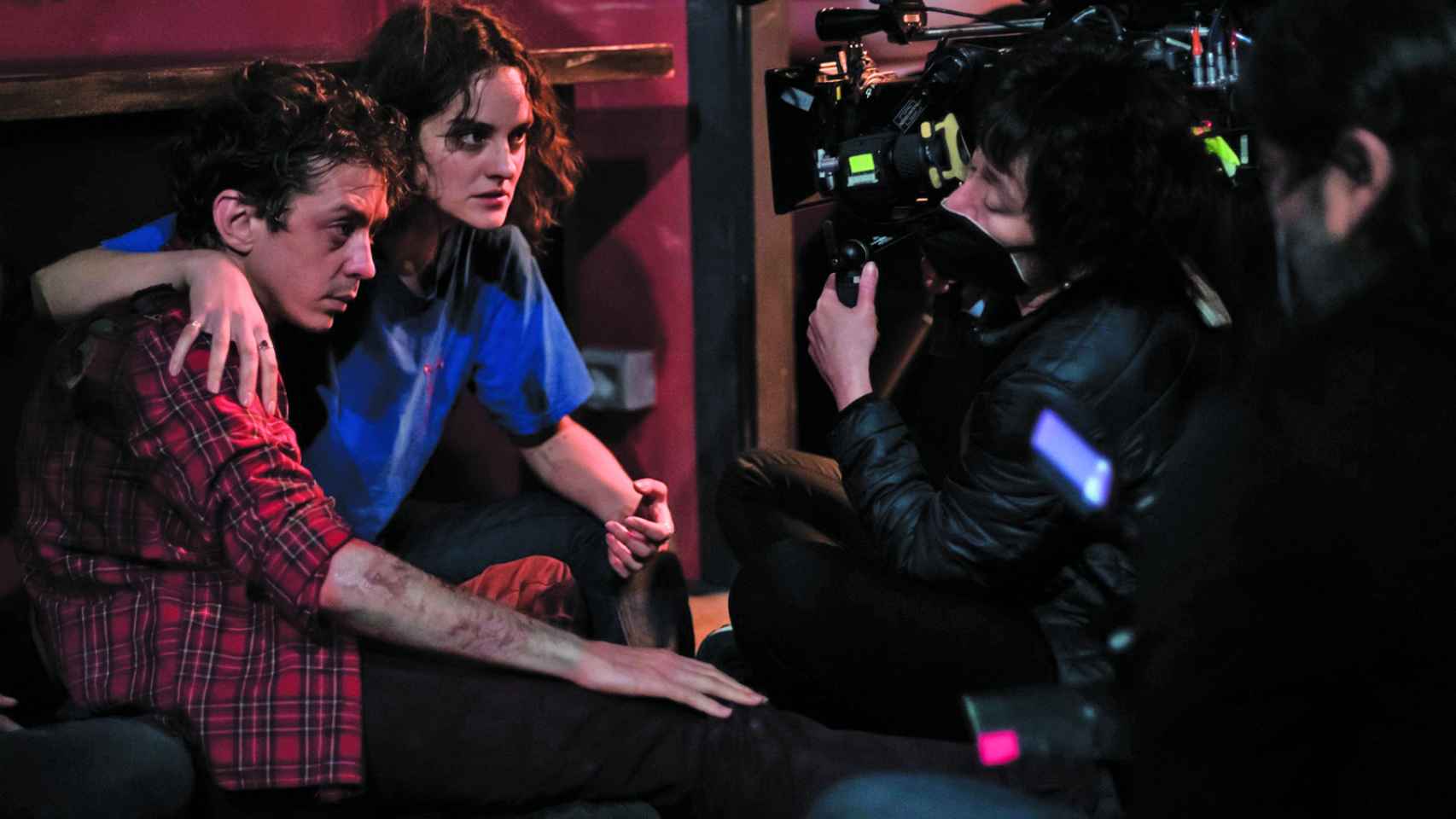Nahuel Pérez Biscayart y Noemi Merlant en un momento del rodaje de 'Un año, una noche'.