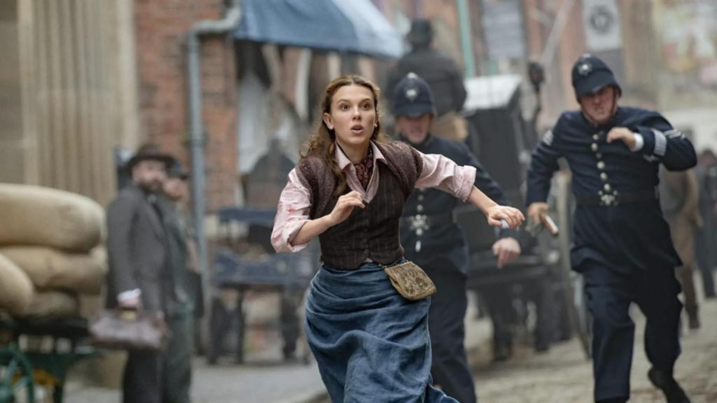 Millie Bobby Brown regresa como detective en 'Enola Holmes 2'.