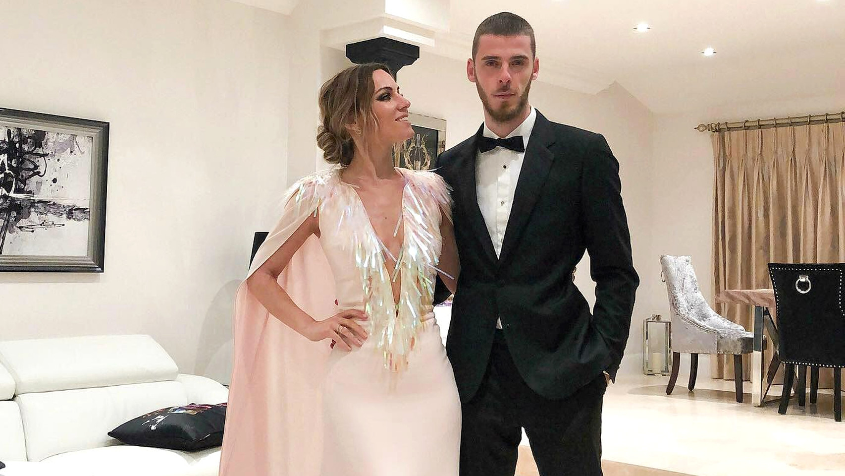 Edurne y David de Gea, en uno de sus salones de Mánchester.