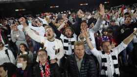 La invasión de los aficionados del Eintracht Frankfurt en el Camp Nou