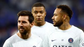 Mbappé, detrás de Messi y Neymar en un calentamiento del PSG