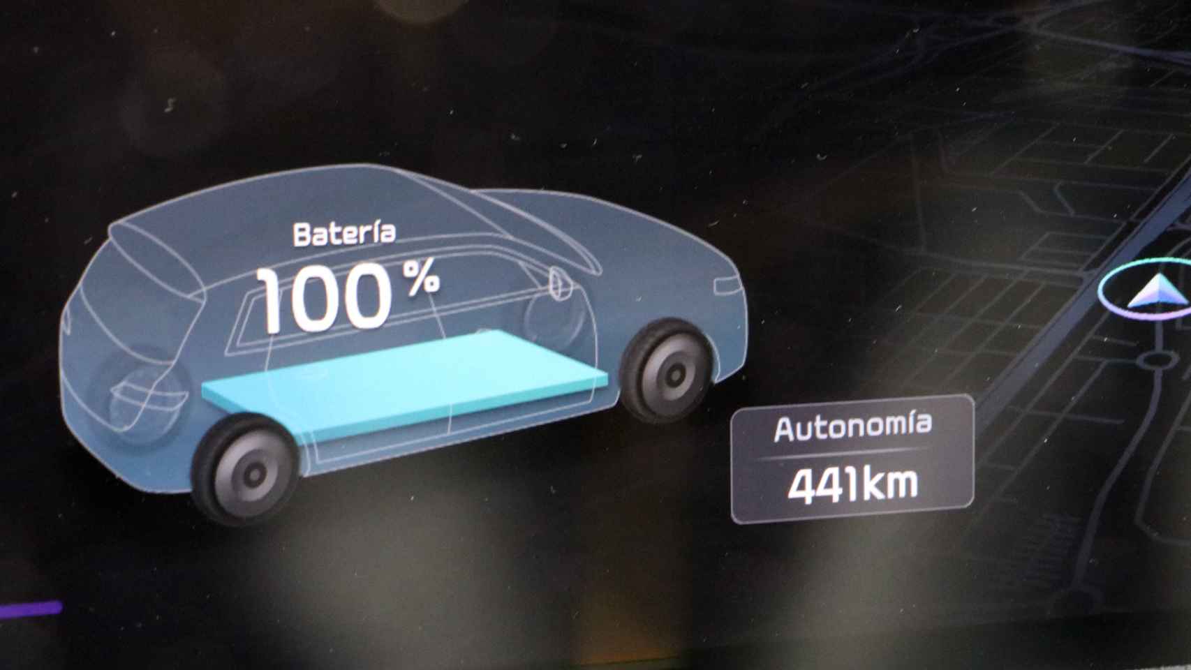 El coche eléctrico con la batería al 100% y la autonomía teórica.