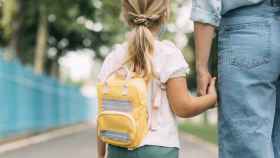 ¿Puedo cambiar a mi hijo de colegio sin la autorización del otro progenitor?