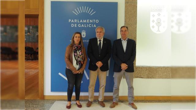 El presidente del Parlamento, Miguel Santalices, se reúne con representantes de asociaciones de daño cerebral adquirido.