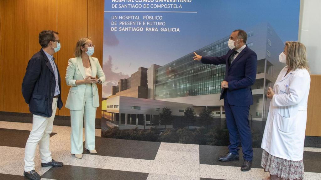 La conselleira de Infraestruturas e Mobilidade, Ethel Vázquez, y el conselleiro de Sanidade, Julio García Comesaña, presentan a la comunidad sanitaria el proyecto de la ampliación del Hospital Clínico Universitario de Santiago de Compostela