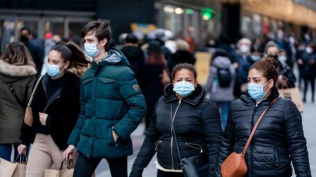 El invierno pasado era obligatorio llevar mascarillas en exteriores.