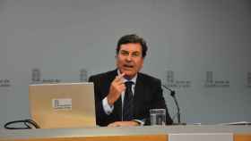 Carlos Fernández Carriedo, consejero de Economía y Hacienda, en la rueda de prensa de hoy
