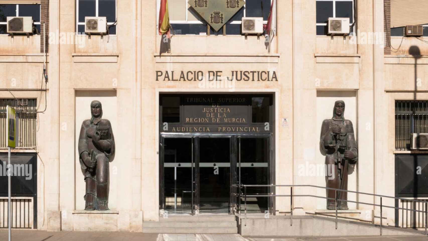 Fachada del Palacio de Justicia que alberga las secciones de la Audiencia Provincial de Murcia.