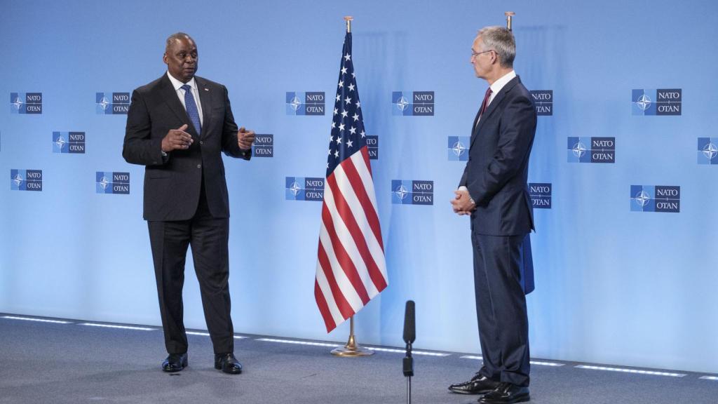 El secretario general de la OTAN, Jens Stoltenberg, y el secretario de Defensa de EEUU, Lloyd Austin, durante la reunión de este jueves en Bruselas